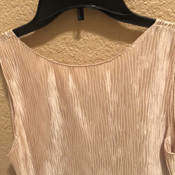 Very gently worn L.A.II gold polyester top. Silk feel.  Lightweight. Great shape - Picture 5 of 9